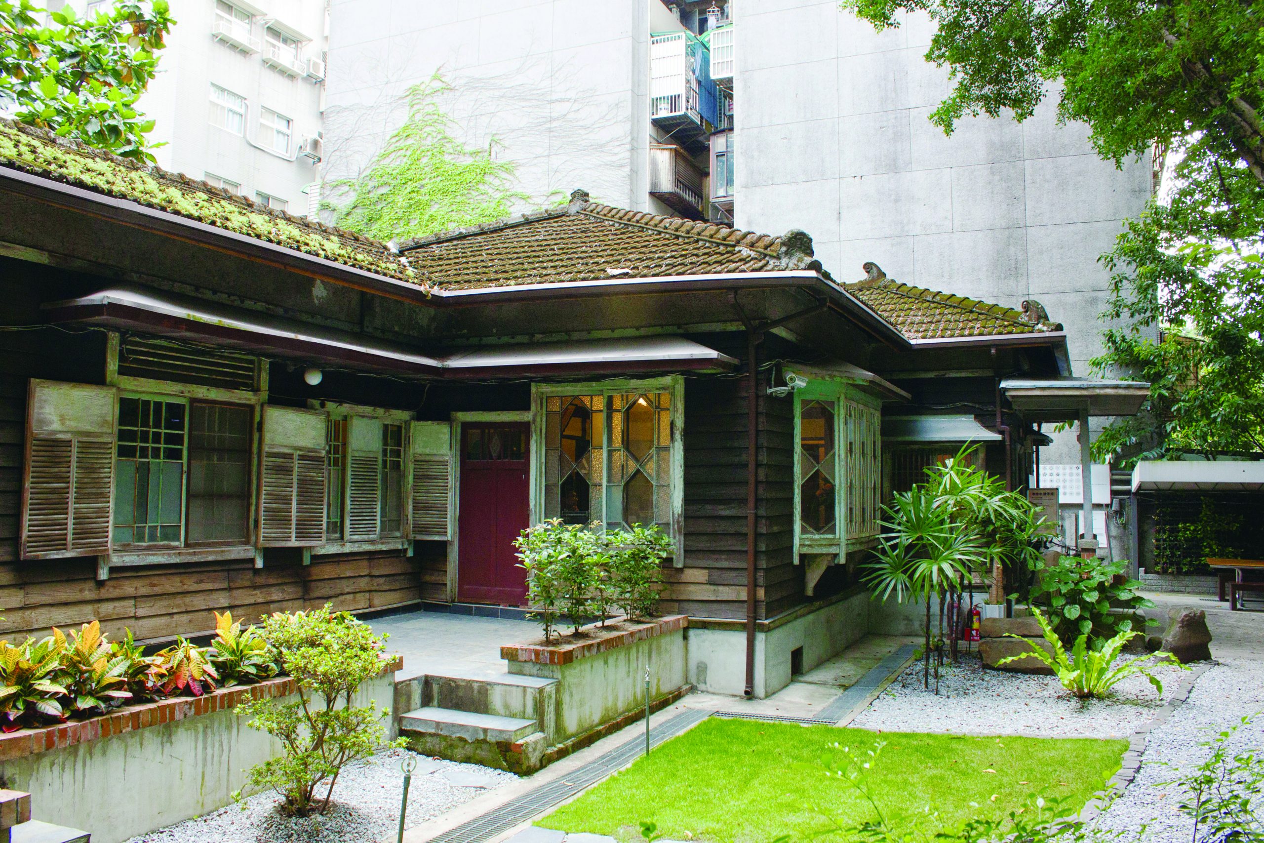 Qingtian 76 is a 92-year-old house which not only serves up free guided tours, but also regular geographic specimen displays.  (Photo・Qingtian 76)