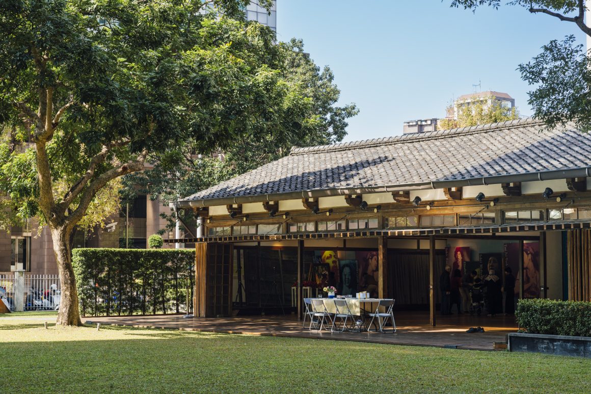 ▲▼Once a dormitory for Japanese officials, the wooden structure of  Tsai Jui-yueh Dance Research Institute now proudly stands to display Ms. Tsai's dancing records and videos. (Above・Mike Sung；Below・Jeremy Kuahn)
